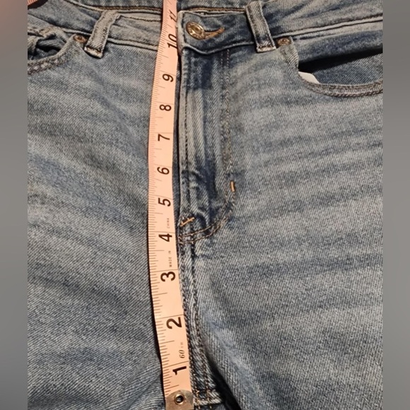 AMERICAN EAGLE OUTFITTERS HI-RISE DISTRESSED TAPERED LEG MOM JEAN SZ.6 X25 EUC - Picture 4 of 9